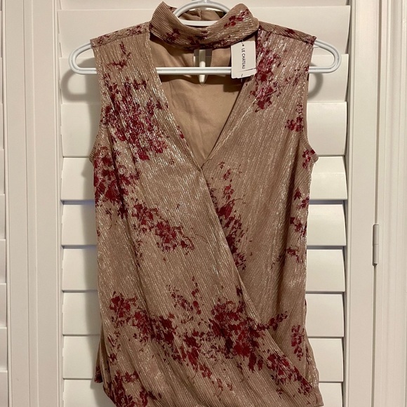 Le Chateau Shimmer Sleeveless Top - Picture 2 of 4